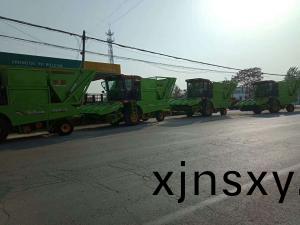 四檯(tai)穗莖兼收玉米收穫機走起……