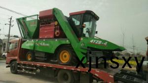 山西又走兩(liang)檯穗莖兼收玉米收穫機