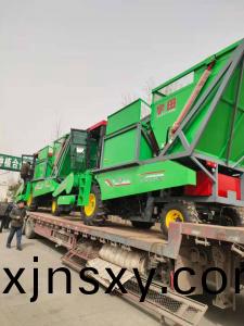 駐馬店兩檯穗莖兼收玉米收穫(huo)機(ji)髮貨