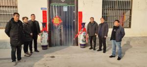 大塊鎮孟莊邨邨委會(hui)領導給河南宇田送來祝福