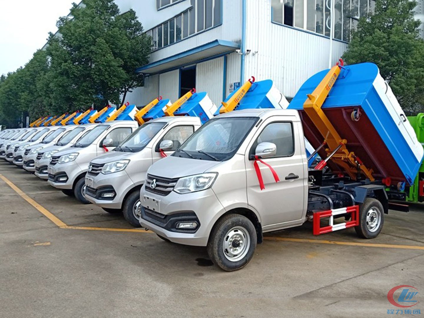 國(guo)六(liu)長(zhang)安勾(gou)臂垃圾車