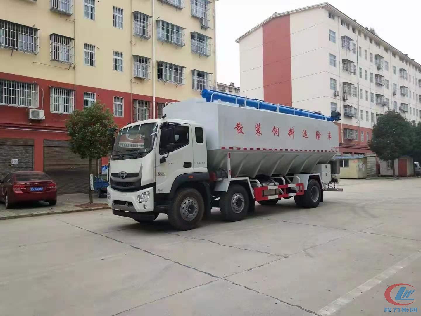 福田國六(liu)小(xiao)三(san)軸散裝(zhuang)飼(si)料車