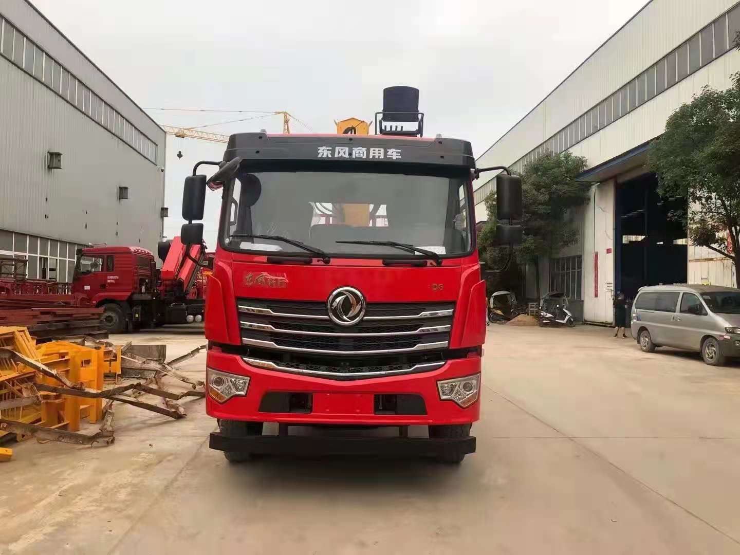 國(guo)六(liu)東(dong)風(feng)暢行(xing)D3‬‬后八(ba)輪隨(sui)車弔