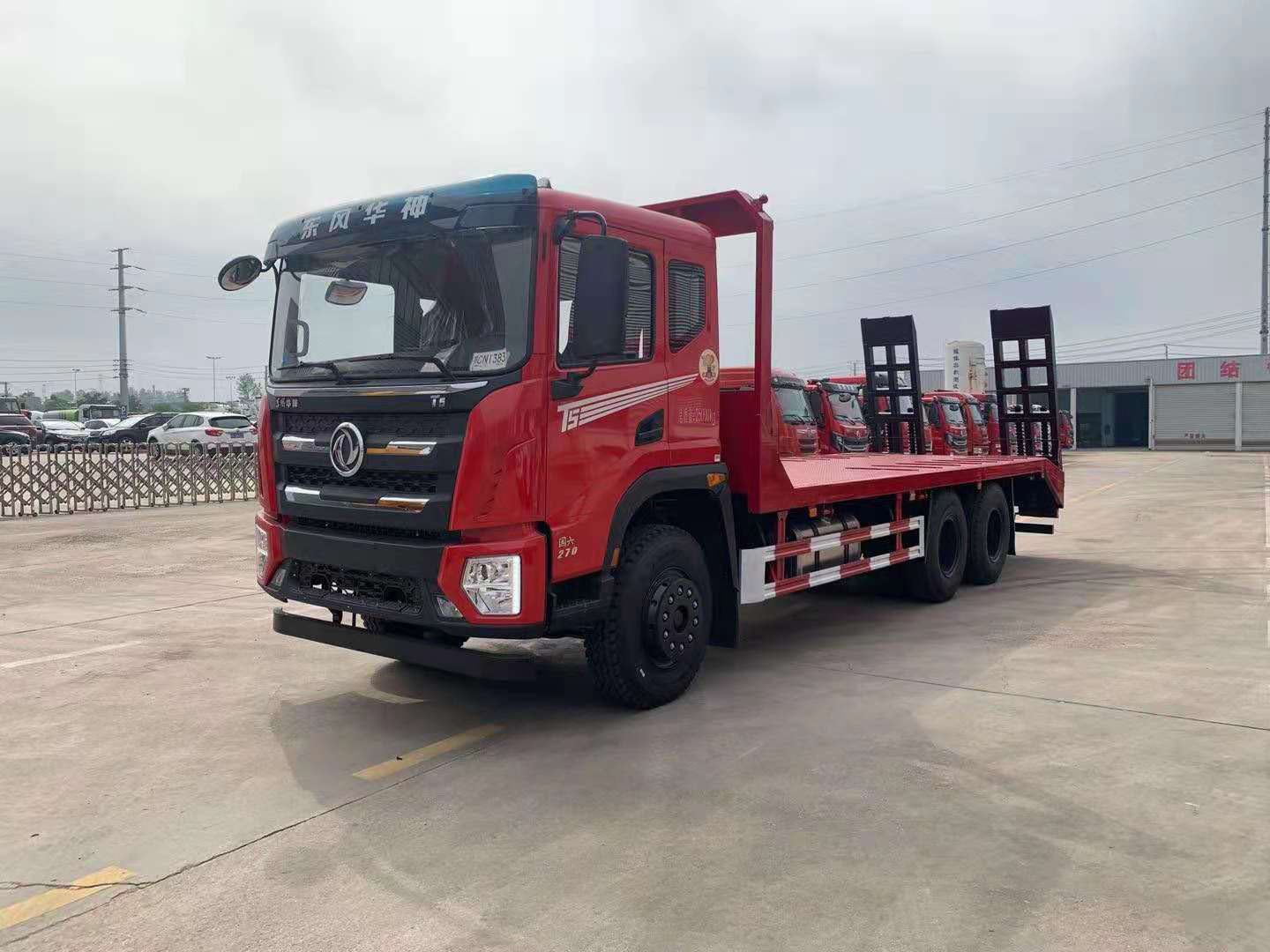 國(guo)六東風(feng)華神(shen)T5后八輪平闆車(che)