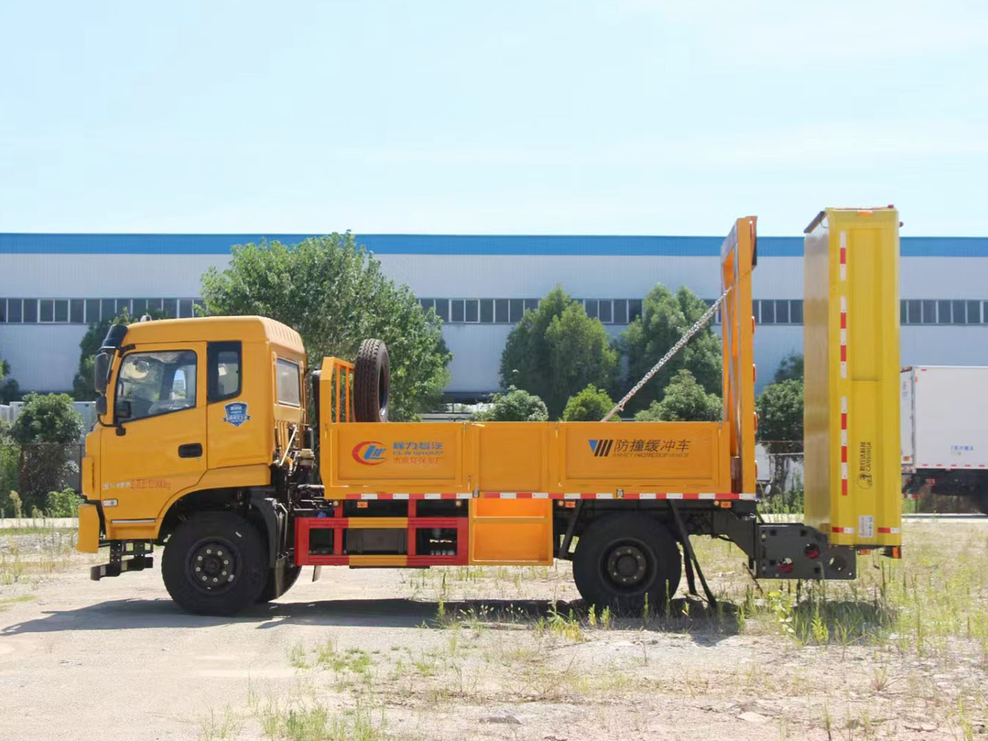 國六東風(feng)K6防撞(zhuang)緩(huan)衝車