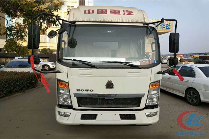 重(zhong)汽(qi)豪沃3.8米(mi)廂長舞(wu)檯車正麵圖(tu)