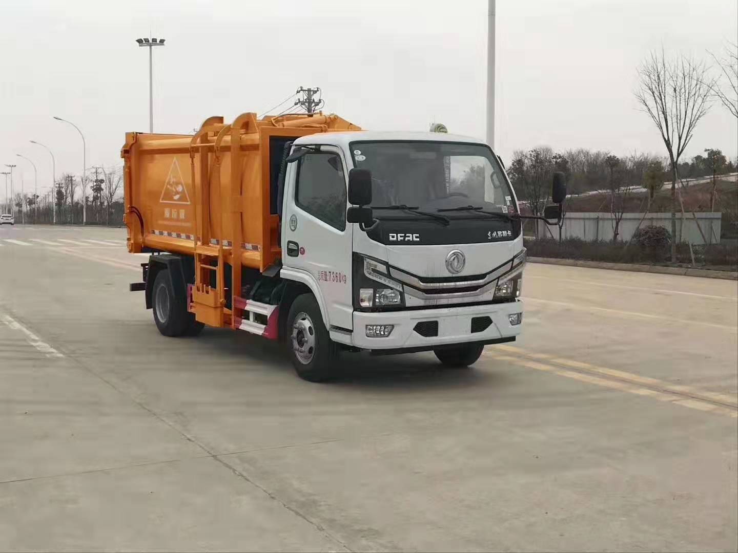 垃(la)圾(ji)運輸(shu)車