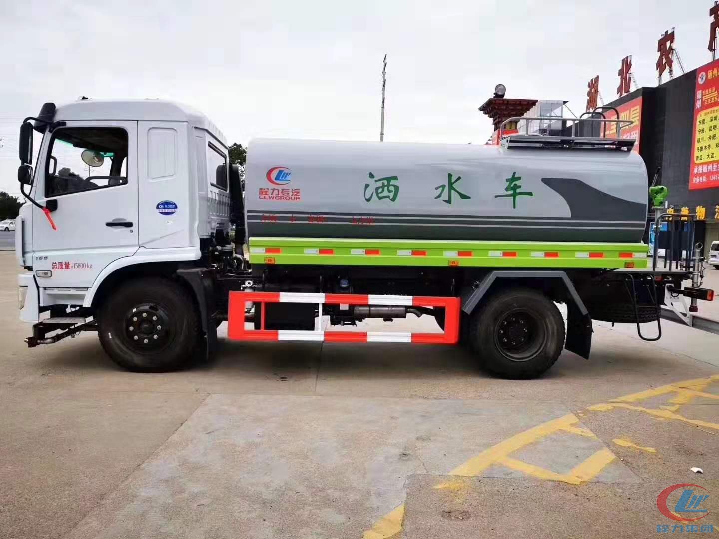 東(dong)風(feng)專底12.6方灑水車(che)