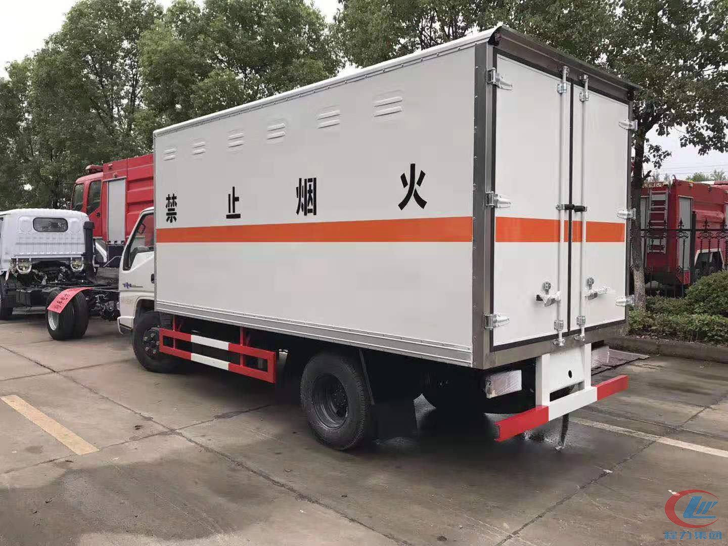 江鈴JMC危(wei)險(xian)品廂式(shi)運(yun)輸車