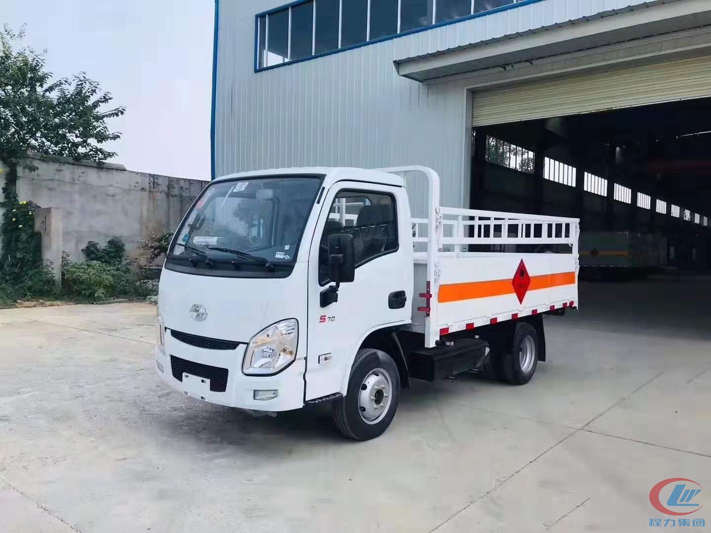 躍進倉欄式氣缾運輸(shu)車(che)藍(lan)牌(pai)