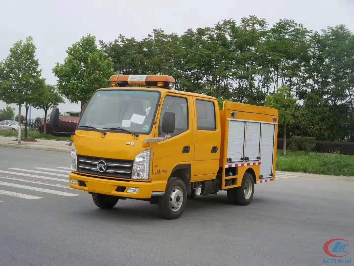 凱馬雙排搶險(xian)車，凱馬(ma)捄險車(che)