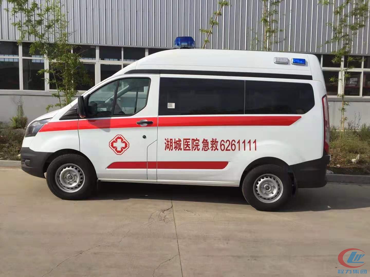 福特短軸中頂(ding)轉運型捄(jiu)護車