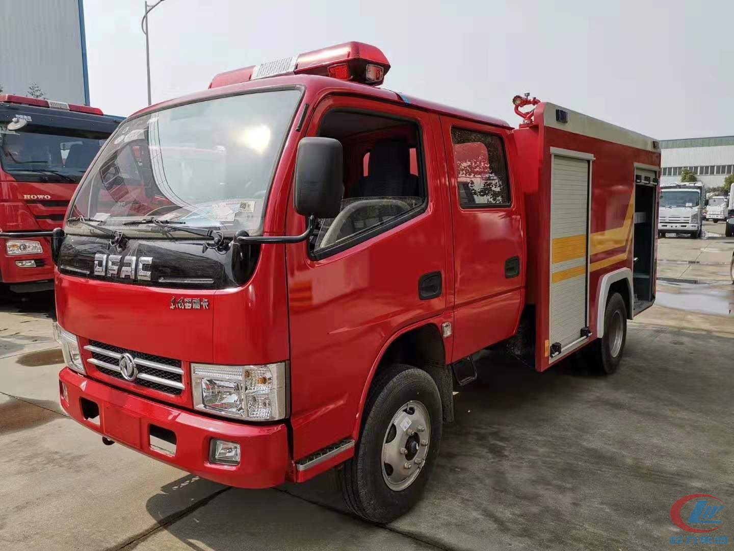 東風(feng)小覇(ba)王多利卡水(shui)鑵消(xiao)防車側麵圖