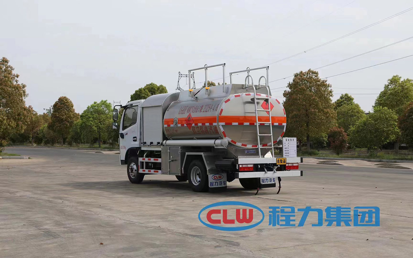 東(dong)風4立方小型(xing)飛(fei)機(ji)加(jia)油車(che)